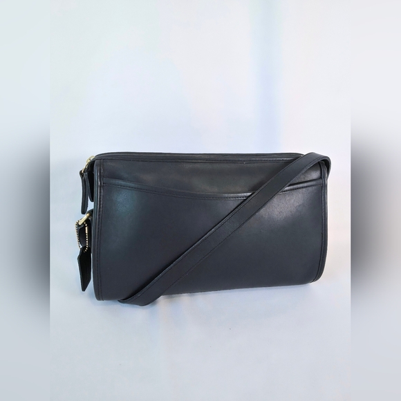 Coach Handbags - Vintage Coach Taylor 9944 Navy Blue Glove Tanned Leather Brass Crossbody Blavy